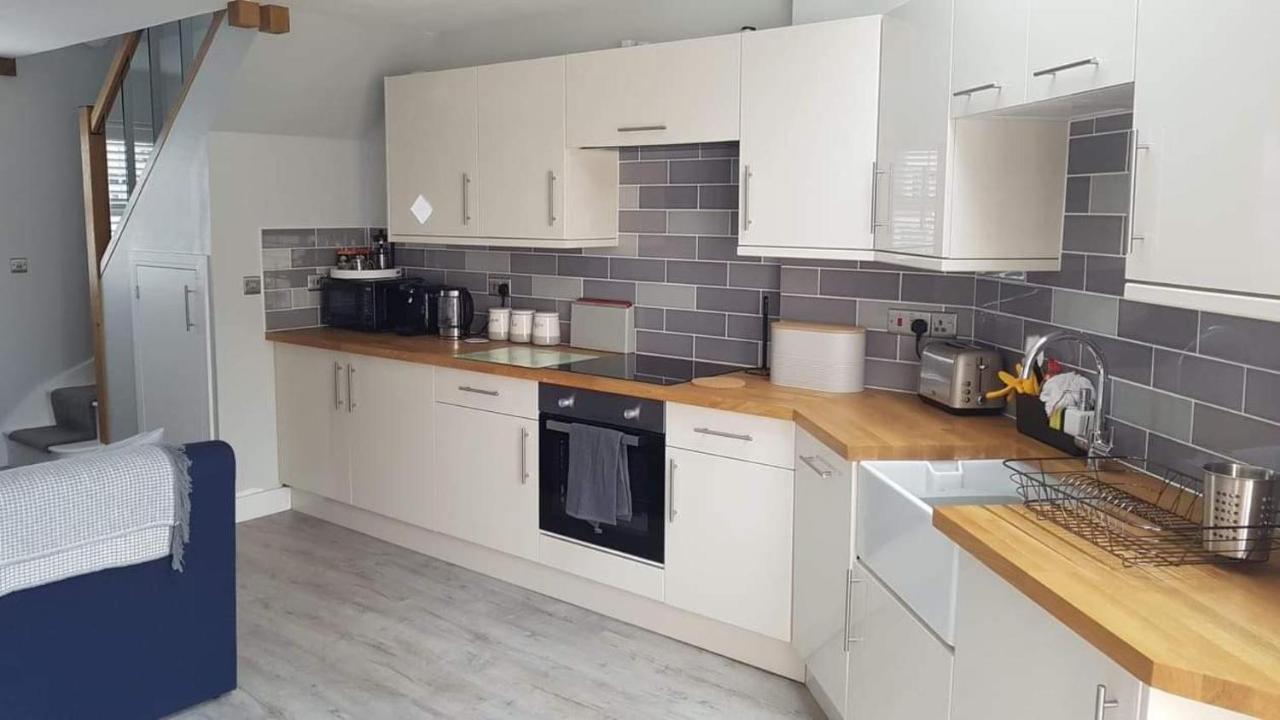 Outstanding Modern 1-Bed House In Chippenham Chippenham (Wiltshire) Zewnętrze zdjęcie