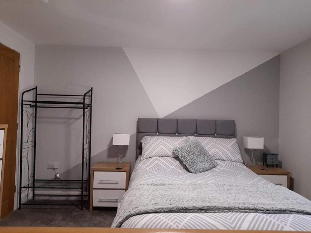 Outstanding Modern 1-Bed House In Chippenham Chippenham (Wiltshire) Zewnętrze zdjęcie