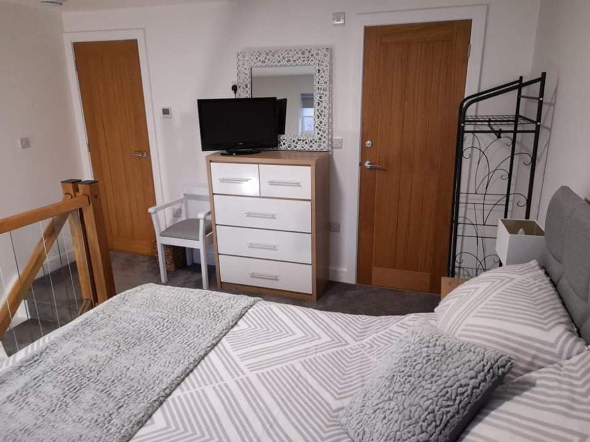 Outstanding Modern 1-Bed House In Chippenham Chippenham (Wiltshire) Zewnętrze zdjęcie