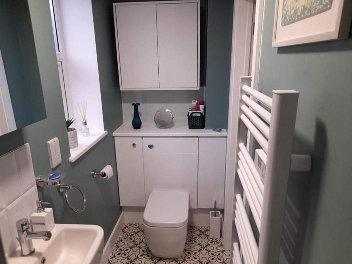 Outstanding Modern 1-Bed House In Chippenham Chippenham (Wiltshire) Zewnętrze zdjęcie