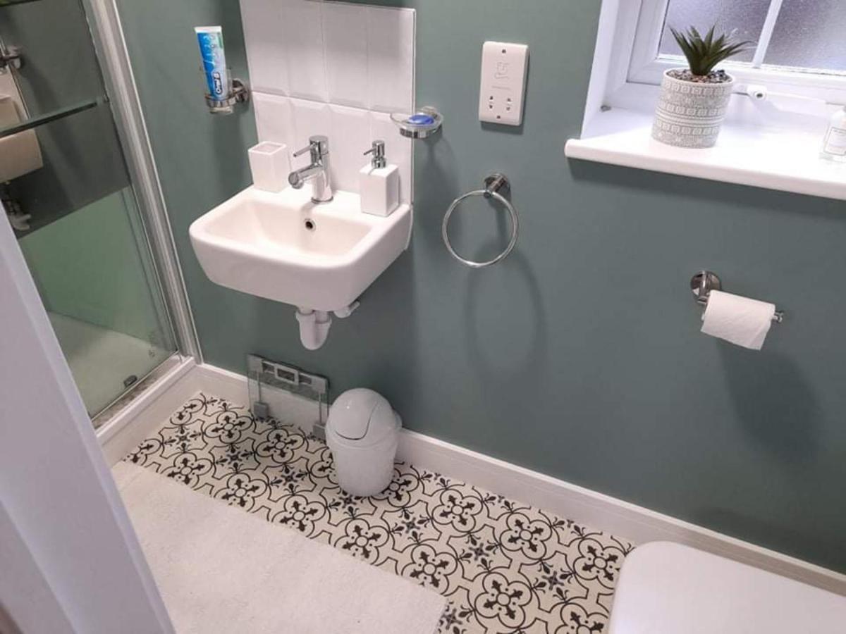 Outstanding Modern 1-Bed House In Chippenham Chippenham (Wiltshire) Zewnętrze zdjęcie