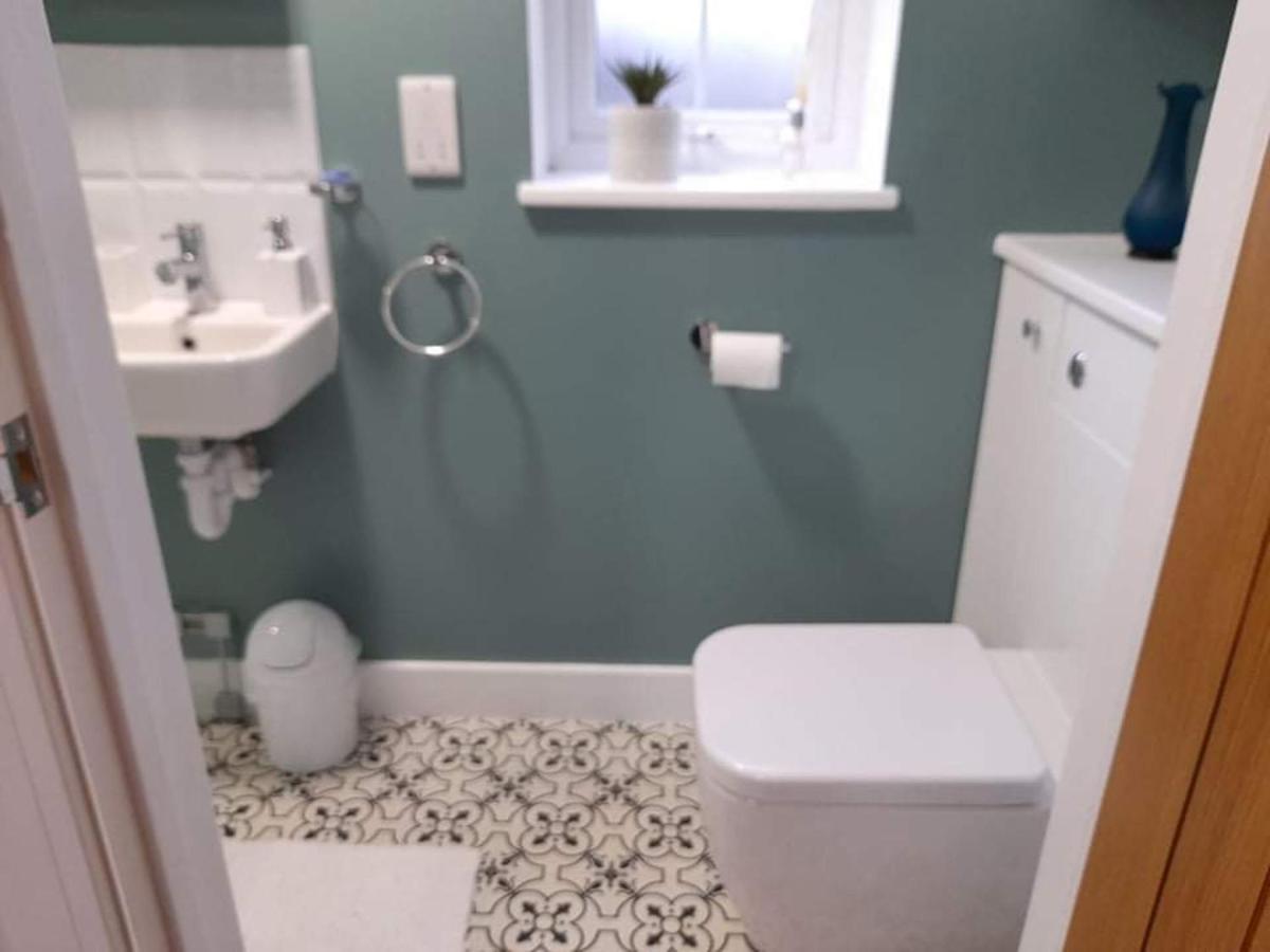 Outstanding Modern 1-Bed House In Chippenham Chippenham (Wiltshire) Zewnętrze zdjęcie